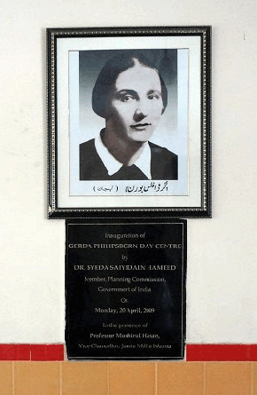 Gerda’s portrait and
dedication plaque on the wall of the Gerda Philipsborn Day Centre.