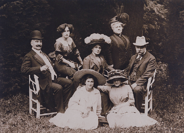Jacob Philipsborn
family, Wildbad 1910. Front row, left to right: unidentified woman,
Gerda Philipsborn